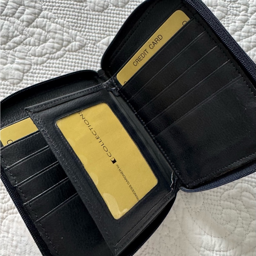 Vintage Princess Gardner Black Leather Zipper Wallet - Picture 6 of 7